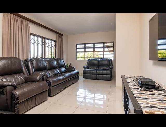 5 BEDROOM HOUSE FOR SALE IN BALLITO CENTRAL